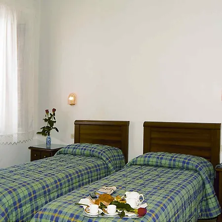 Hotel Savoia E Campana