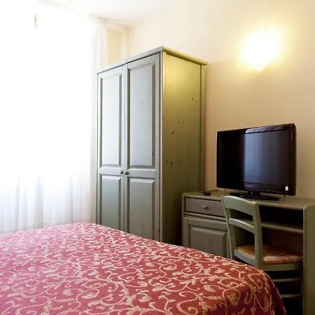 Hotel Savoia E Campana 3*