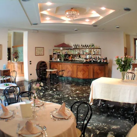 Hotel Savoia E Campana 3*