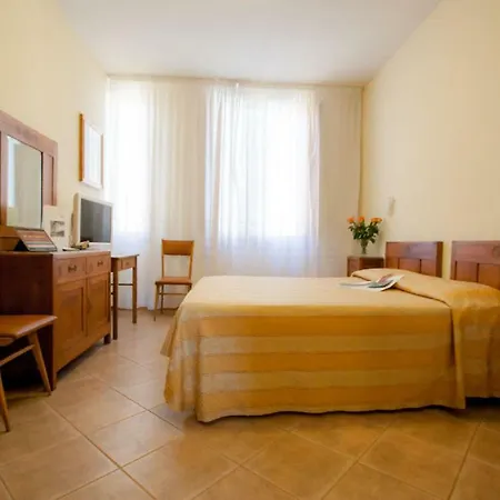 Hotel Savoia E Campana 3*
